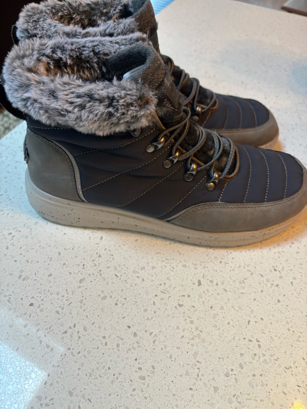 Hey Dude Brandy Women's Winter Boots Grey Size 9 Faux Fur Lined - Picture 2 of 7
